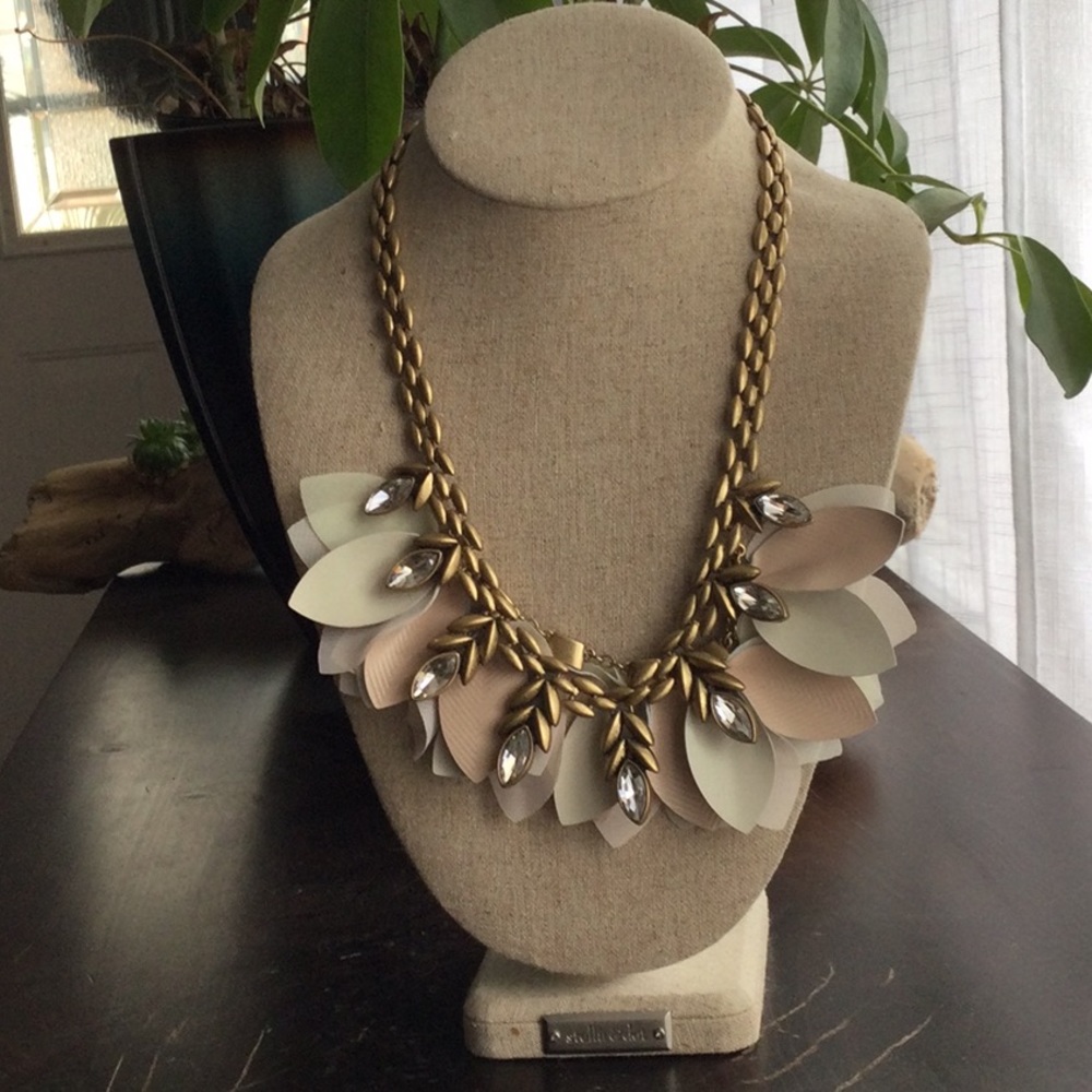 Stella and Dot Birdie Necklace